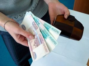 Российские компании планируют урезать зарплаты сотрудникам из-за пандемии
