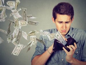 Россиян призвали разумно тратить деньги из-за пандемии