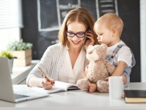 ПФР имеет право не включить в стаж период ухода за ребенком: почему?
